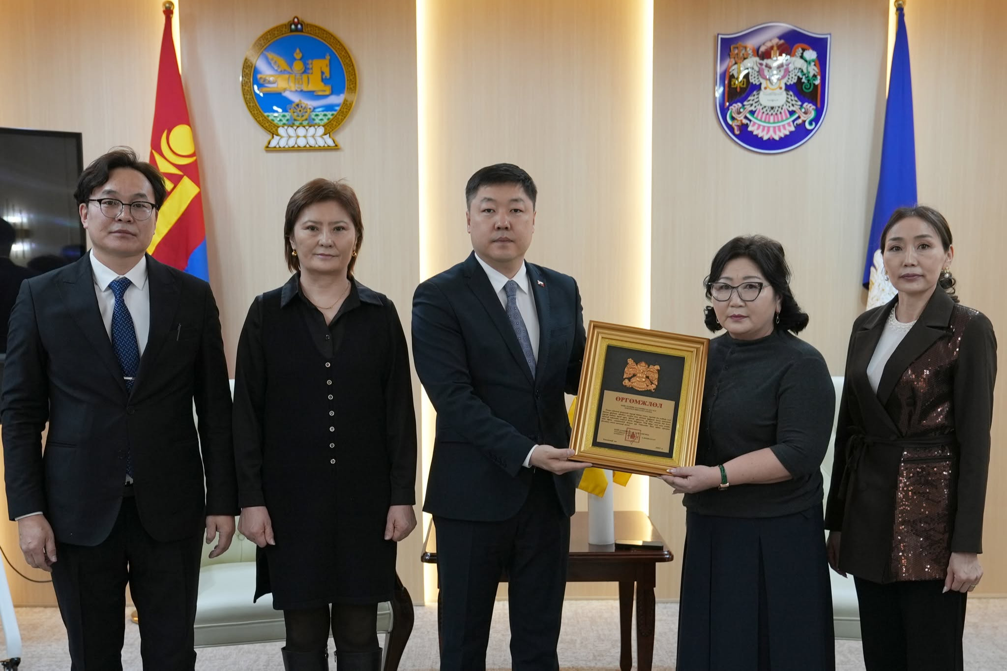 “Шар дарцаг” аяны шилдгүүдийг шагнаж, урамшууллаа